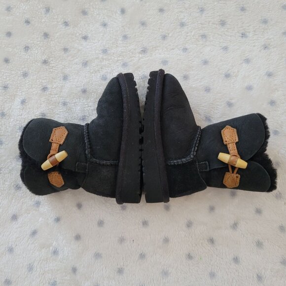 UGG Winter Boots for a Toodler Size 6 - Picture 3 of 7